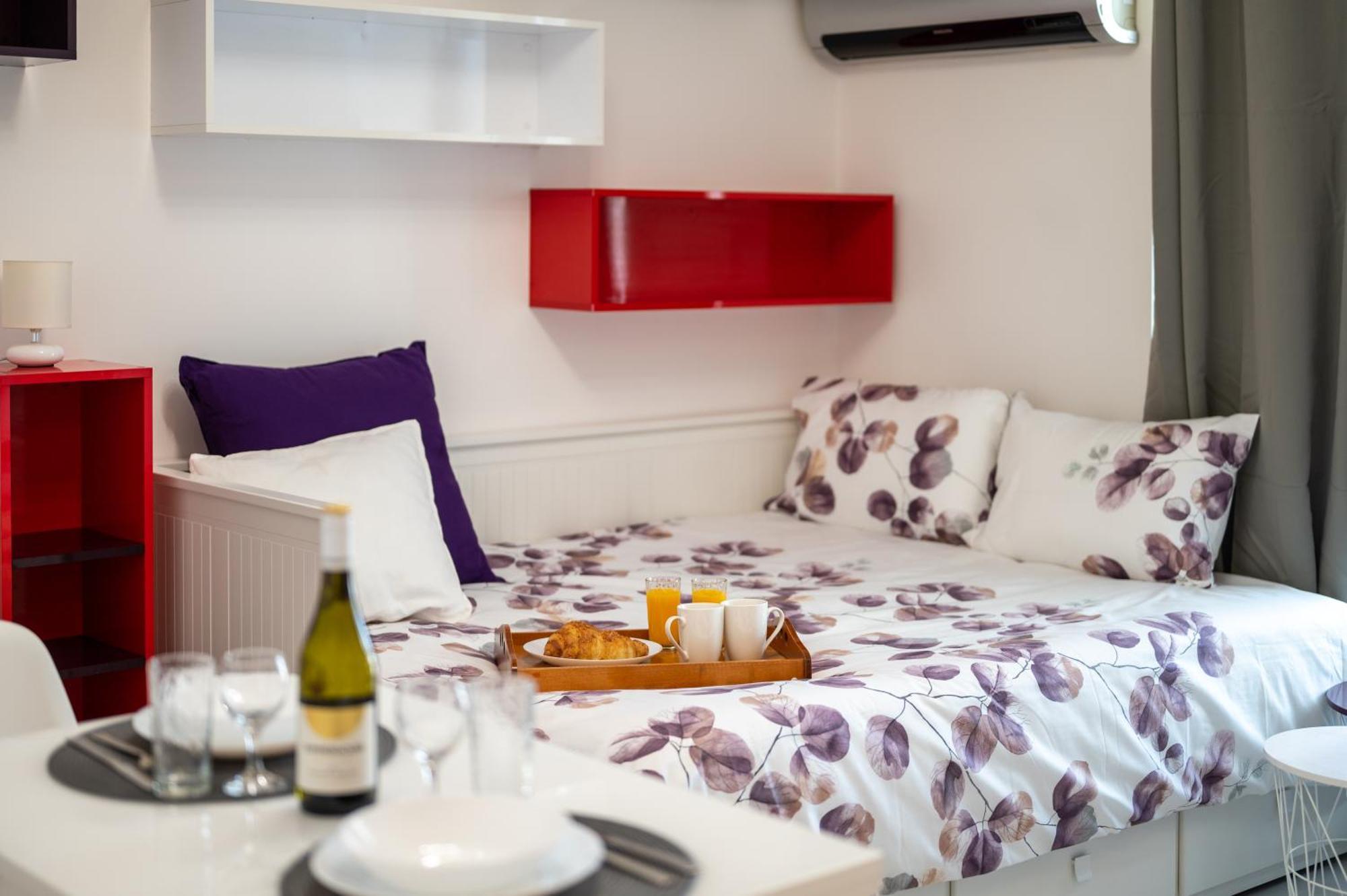 Colorful Studio With Balcony - Free Parking Sofia