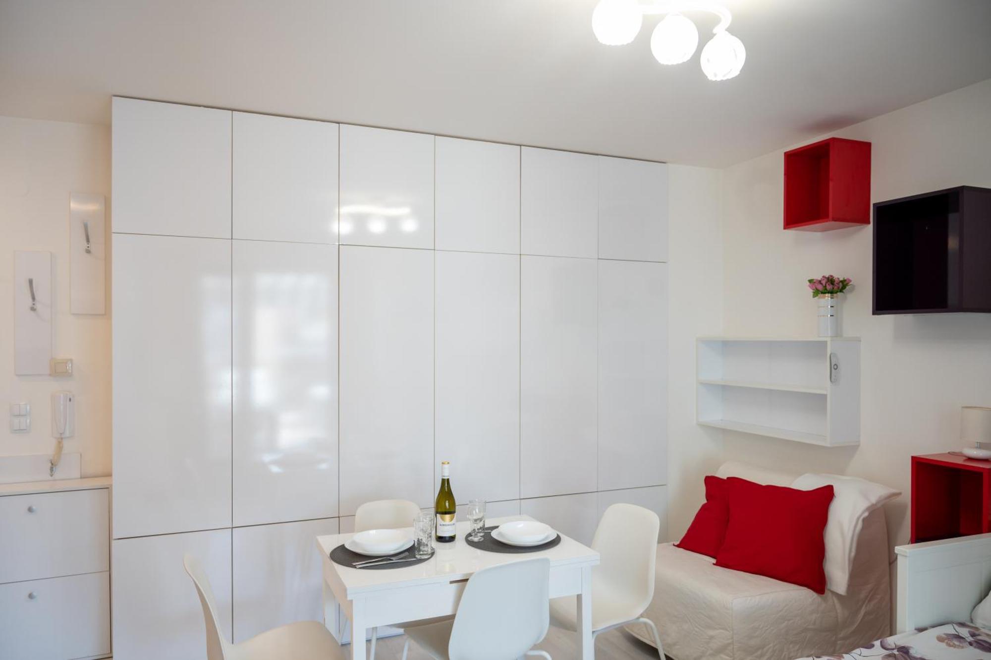 Apartment Colorful Studio With Balcony - Free Parking