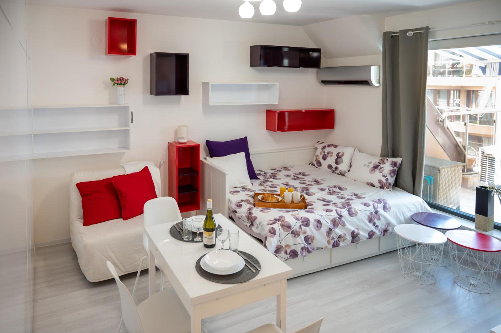 Colorful Studio With Balcony - Free Parking Sofia
