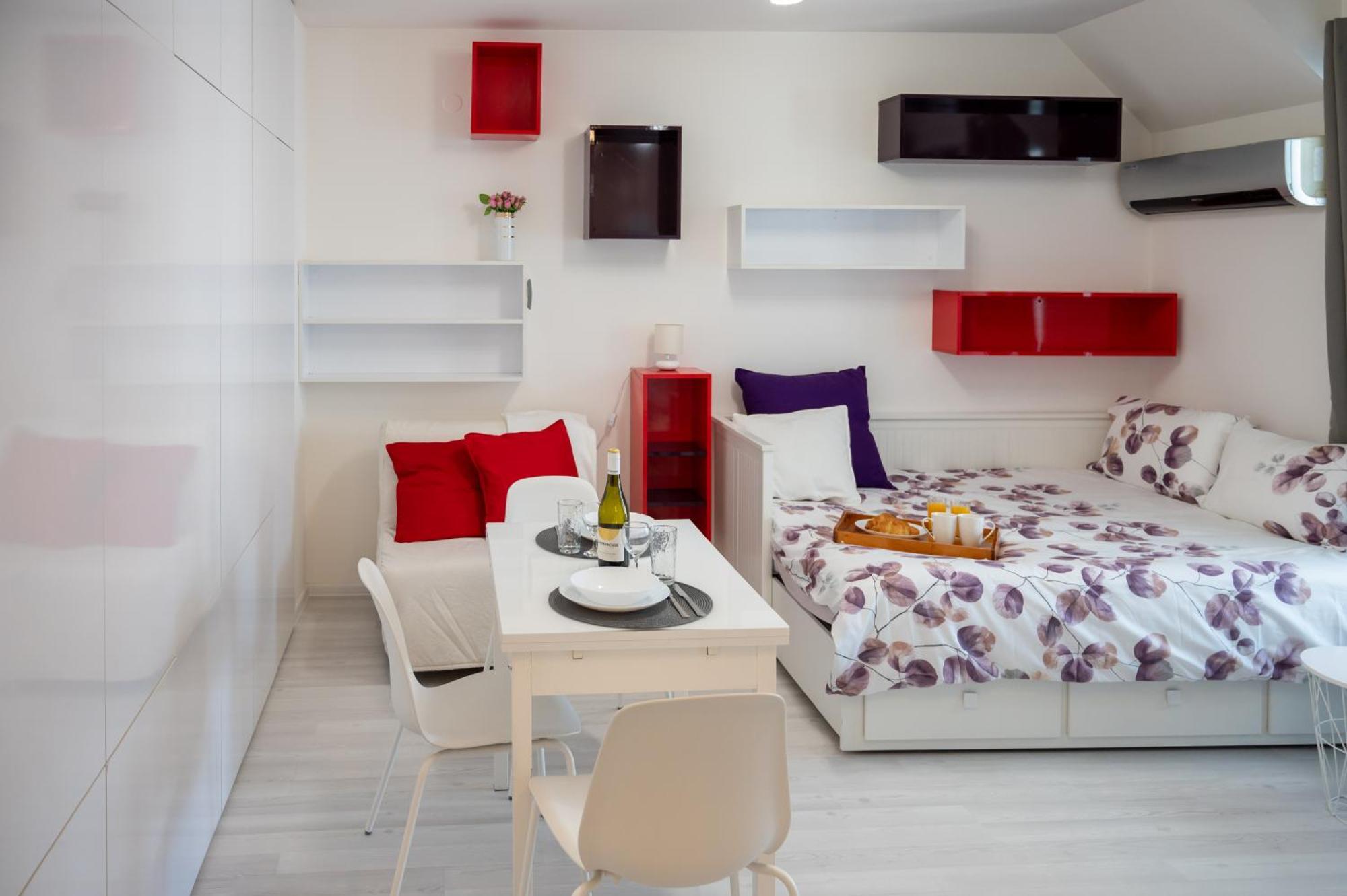 Colorful Studio With Balcony - Free Parking Sofia